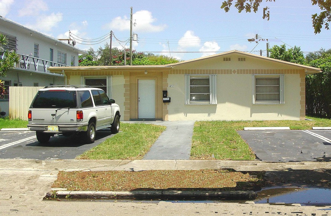 1841 Adams St in Hollywood, FL - Foto de edificio