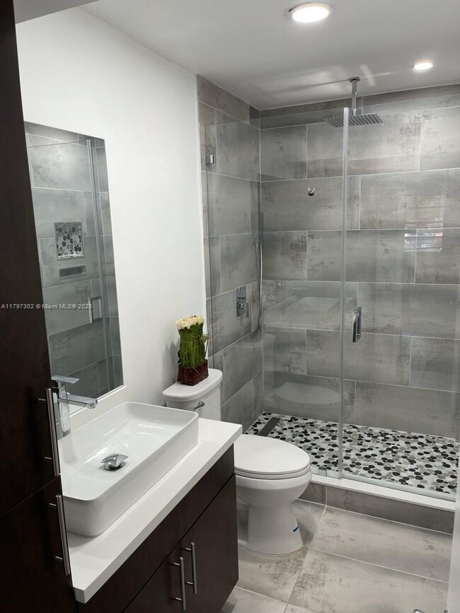 9352 SW 77th Ave, Unit H2 in Miami, FL - Building Photo - Building Photo