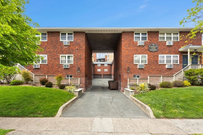 39-45 1st St in Hackensack, NJ - Building Photo - Building Photo