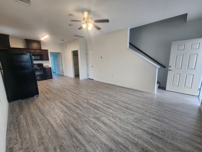 8802 Bent Oak Ln in Hitchcock, TX - Building Photo - Building Photo