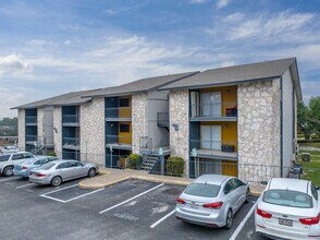 Diamond Ridge in San Antonio, TX - Building Photo - Building Photo
