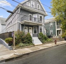 12 Cutter Ave, Unit 1 in Somerville, MA - Foto de edificio - Building Photo