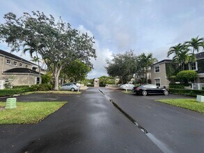 5570 SW 70th Pl S in Miami, FL - Building Photo - Building Photo