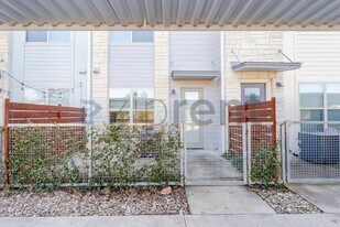 7805 Cooper Ln in Austin, TX - Building Photo