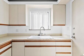 179 Bay Shore Ave in Long Beach, CA - Building Photo - Building Photo