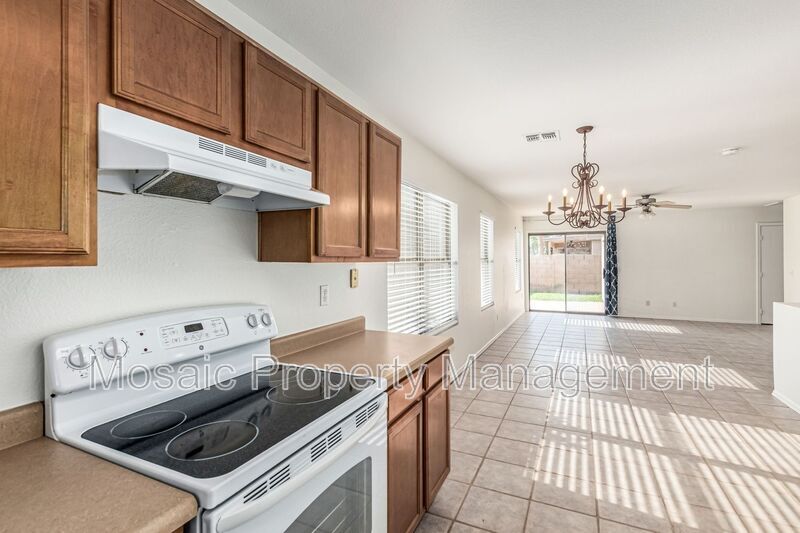 1543 S Danielson Way in Chandler, AZ - Building Photo