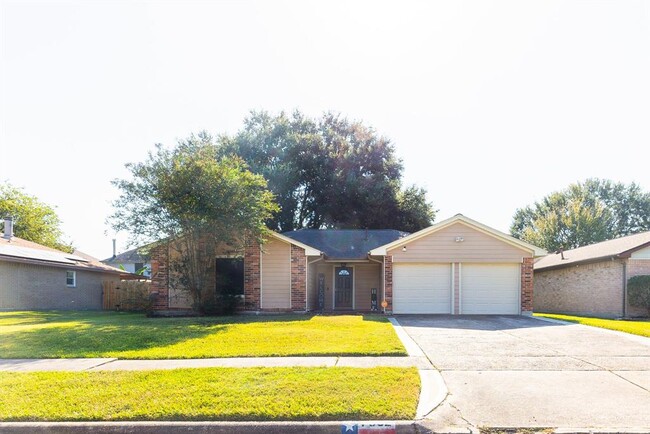 7902 Breda Dr in Baytown, TX - Building Photo - Building Photo