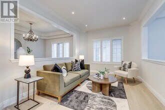 2201 Galloway Dr in Oakville, ON - Building Photo - Building Photo