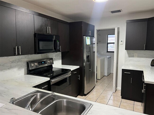 13301 SW 88th Ter in Miami, FL - Building Photo - Building Photo