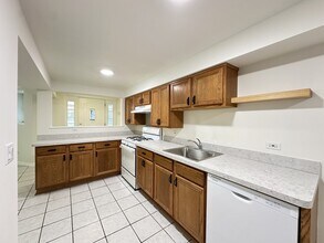 5808 N Broadway St, Unit M07H in Chicago, IL - Building Photo - Building Photo