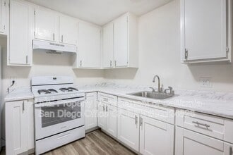 331 E Washington Ave in Escondido, CA - Building Photo - Building Photo