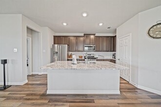 2210 Islawild Wy in Texas City, TX - Building Photo - Building Photo