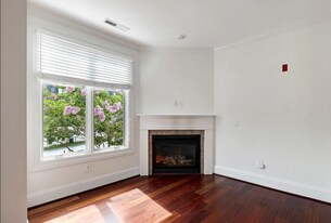 400 W Rosemary St in Chapel Hill, NC - Building Photo