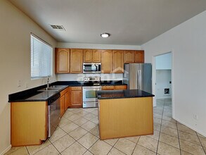 17428 W Mandalay Ln in Surprise, AZ - Foto de edificio - Building Photo
