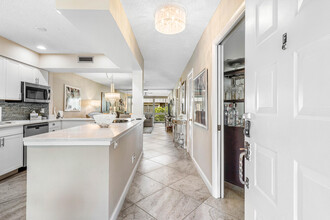 13976 Vía Flora in Delray Beach, FL - Building Photo - Building Photo