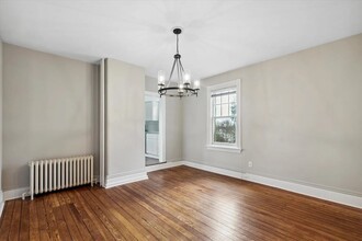 45 S Wyoming Ave, Unit 2 in Ardmore, PA - Foto de edificio - Building Photo