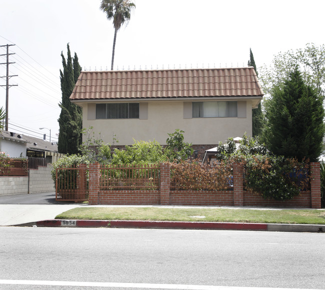 5954 Colfax Ave in North Hollywood, CA - Foto de edificio - Building Photo