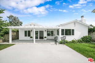 914 Evergreen St in Burbank, CA - Building Photo