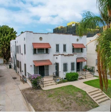 3831 Flower Dr in Los Angeles, CA - Building Photo