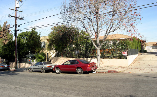 821-825 Victor Ave in Inglewood, CA - Foto de edificio - Building Photo