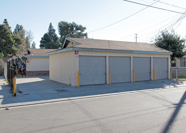 7134 Newell St in Huntington Park, CA - Building Photo - Building Photo