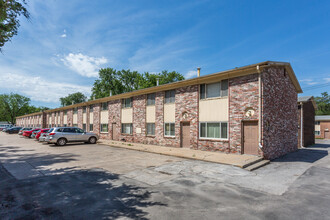 Bellevue Gardens Apartments in Bellevue, NE - Building Photo - Building Photo