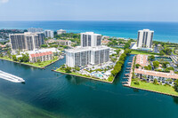 Aberdeen Arms Condominium in Highland Beach, FL - Foto de edificio - Building Photo