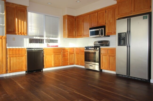 property at 2514 Edgewater Dr