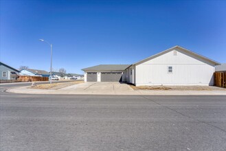 1222 Jacob Ln in Fernley, NV - Building Photo - Building Photo