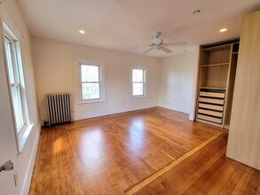 207 Pleasant St in Stoughton, MA - Building Photo - Building Photo
