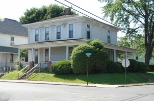 302 Center St Apartments