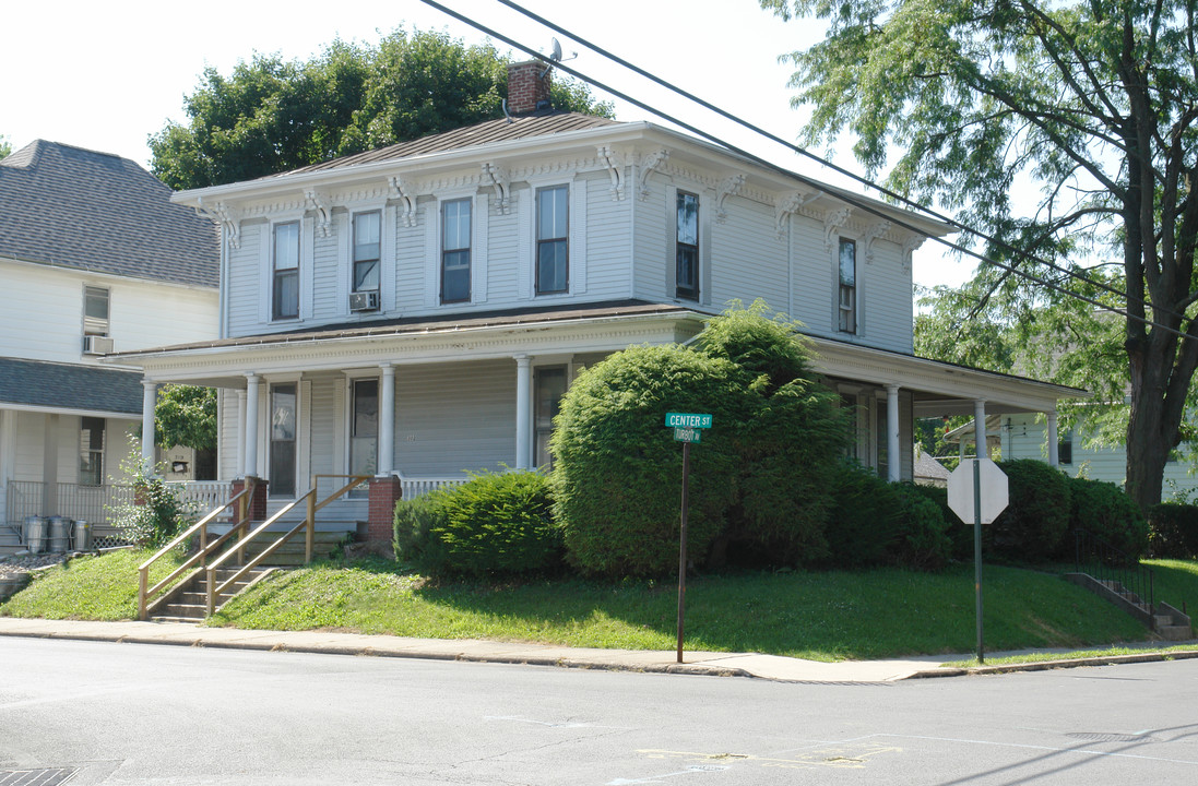 302 Center St in Milton, PA - Building Photo