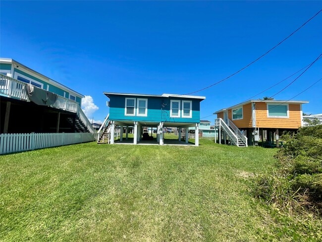 302 Ocean Ave in Surfside Beach, TX - Building Photo - Building Photo