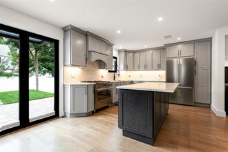 71-31 Loubet St in Queens, NY - Building Photo - Building Photo