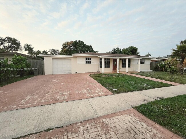 5021 SW 10th St in Plantation, FL - Building Photo - Building Photo