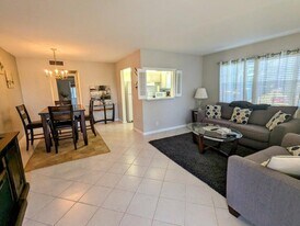 240 Sheffield J in West Palm Beach, FL - Building Photo