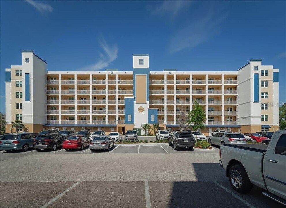 960 Starkey Rd in Largo, FL - Building Photo