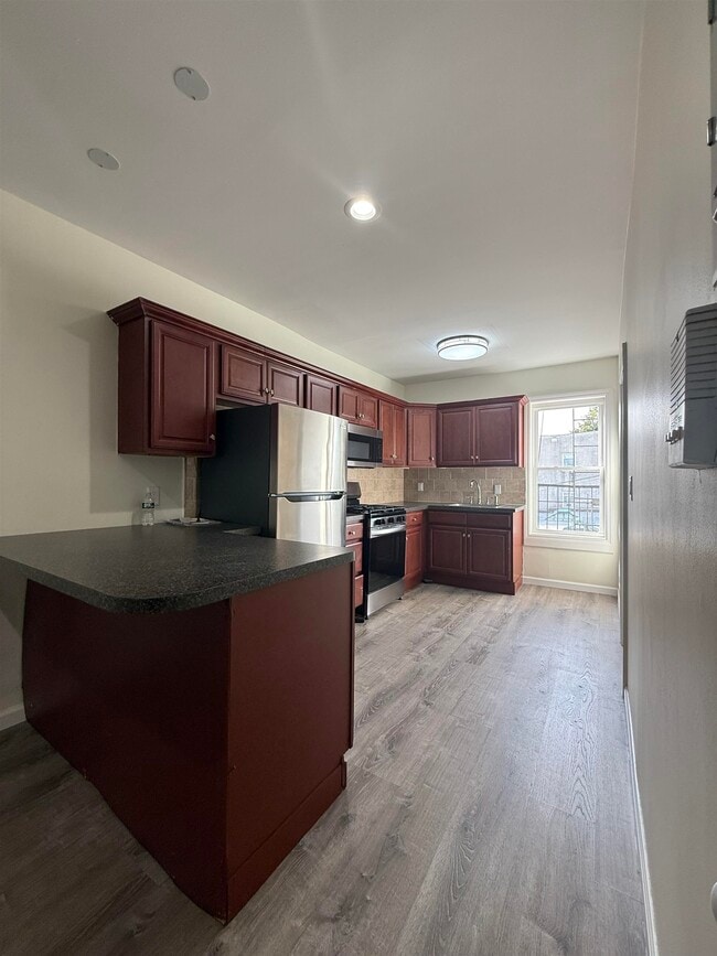 417 Broadway in Bayonne, NJ - Building Photo - Building Photo