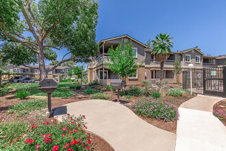 Palm Lakes Apartments in Fresno, CA - Foto de edificio - Building Photo