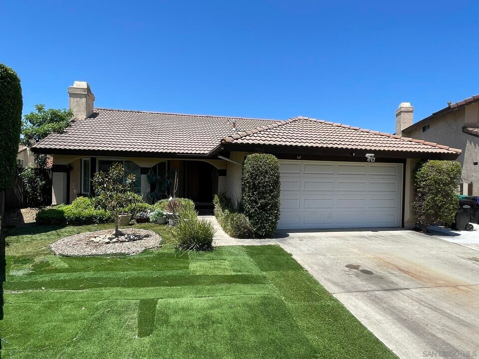 7210 Canyon Breeze Rd in San Diego, CA - Building Photo