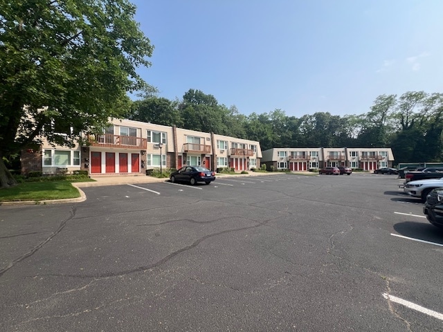 Jefferson Woods Apartments in Port Jefferson, NY - Foto de edificio - Building Photo