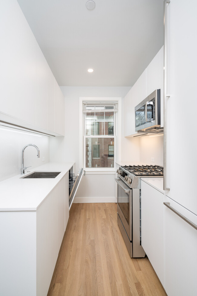 20 Forest St, Unit 32 in Cambridge, MA - Foto de edificio - Building Photo