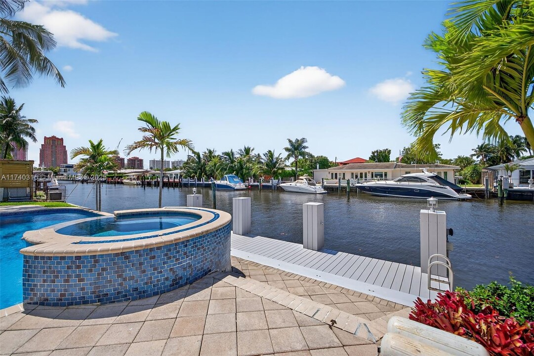 2816 NE 24th Pl in Fort Lauderdale, FL - Building Photo