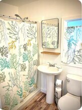 107 E Barnett St, Unit Coastal Cottage in Ventura, CA - Building Photo - Building Photo