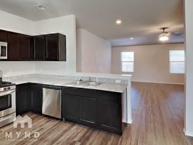 1860 Bartlett Dr in Newcastle, OK - Foto de edificio - Building Photo