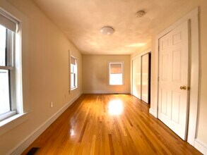 5 Rifle Ct, Unit 1 in Watertown, MA - Building Photo - Building Photo