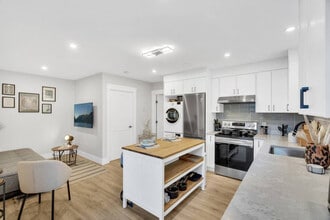 2147 W 32nd Ave in Vancouver, BC - Building Photo - Building Photo