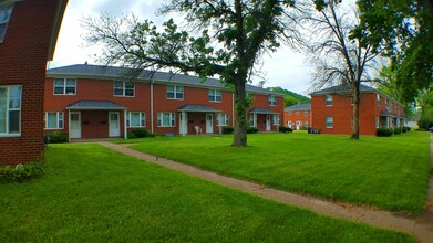 Eagle Point Townhomes in Dubuque, IA - Foto de edificio - Building Photo