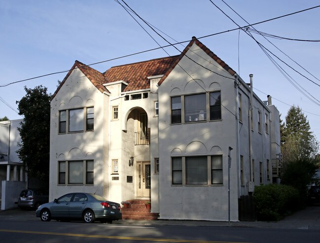 6031 Claremont Ave in Oakland, CA - Foto de edificio - Building Photo