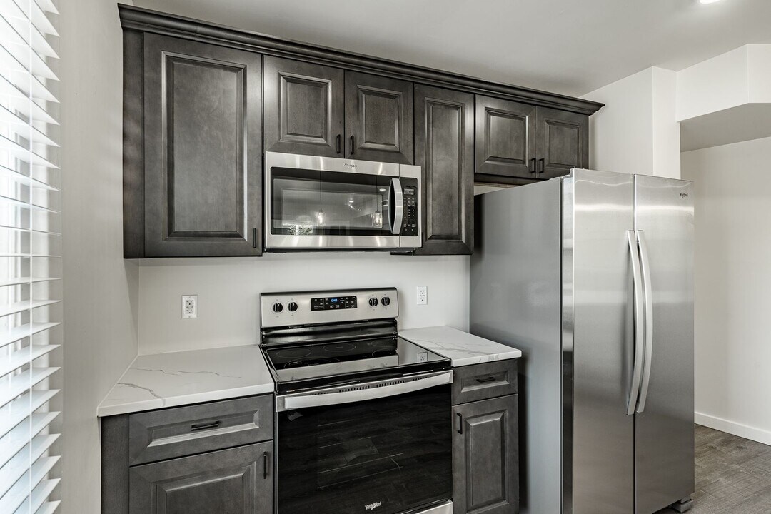 324-326-326 Darby Rd in Havertown, PA - Building Photo